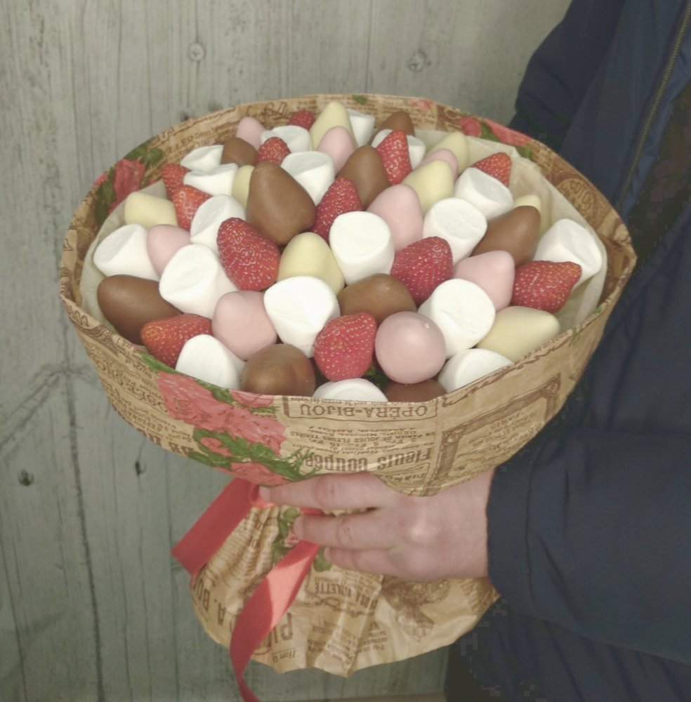 Букеты с фруктами и ягодами
