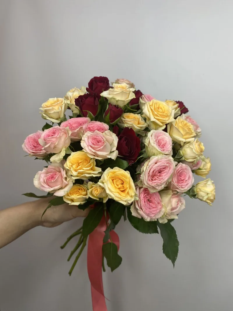 Букет из 11 кустовых роз 40 см