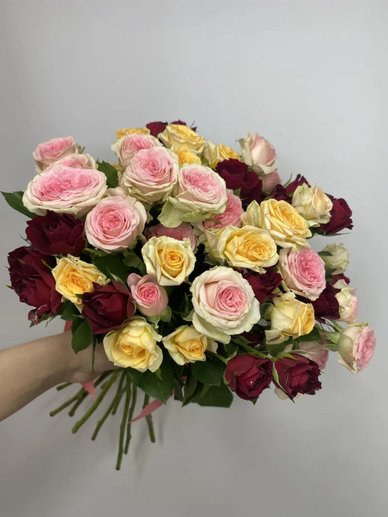 Букет из 15 кустовых роз 40 см