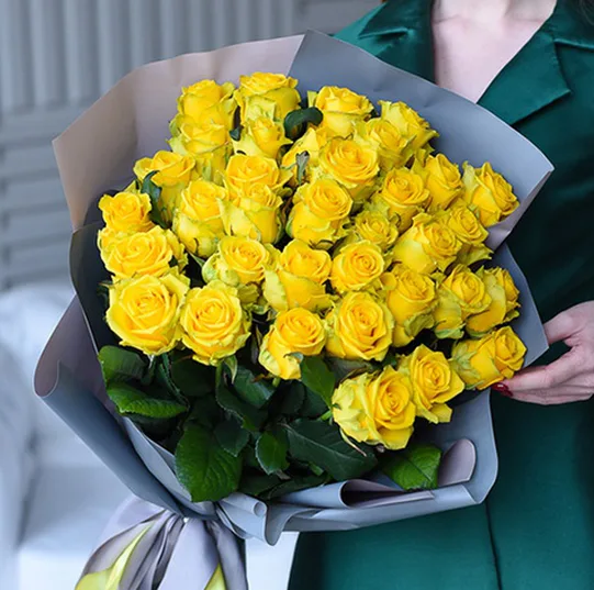 Букет из 35 желтых роз 50 см