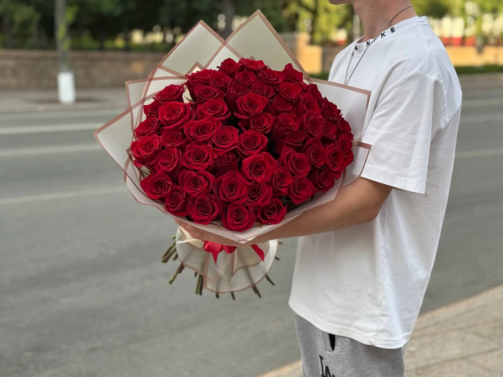 Букет из 55 красных роз