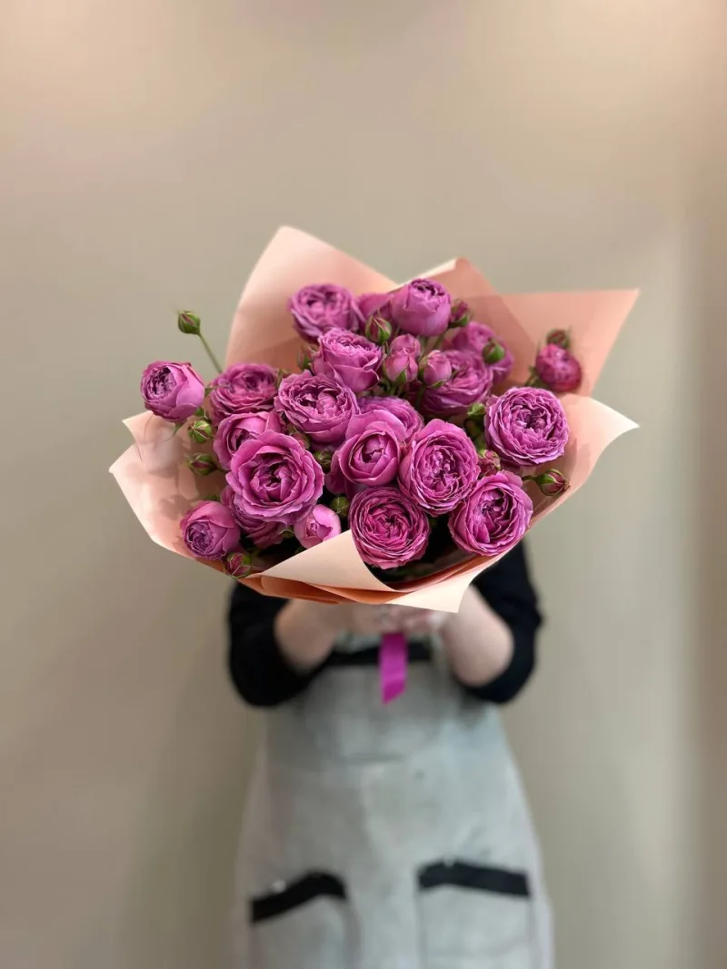 Букет из кустовых пионовидных роз " Мисти баблз" M
