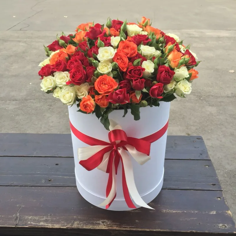 Коробка 19 кустовых роз микс