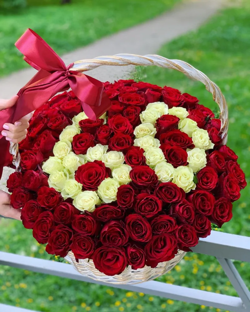 Корзина из 101 розы "Юбилейная 60 "