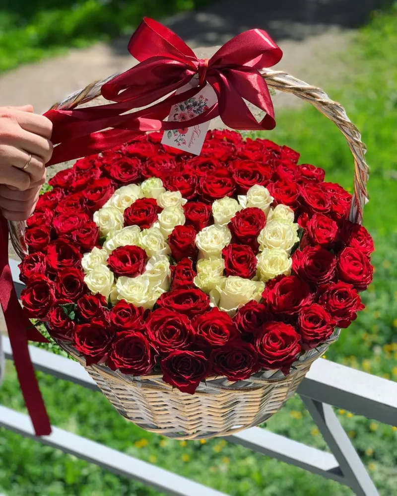 Корзина из 101 розы "Юбилейная 80 "