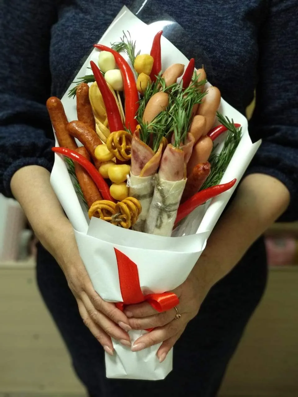 Мужской букет с колбасой и перцем