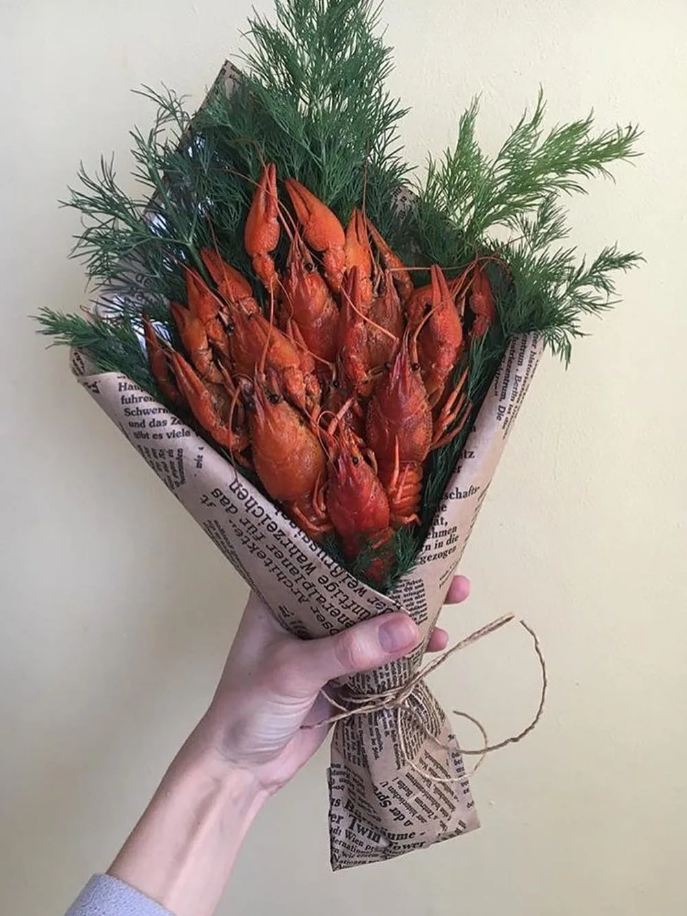 Мужской мини-букет из раков и укропа