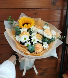 Букет с подсолнухом