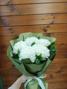 Букет из 5 одноголовых хризантем 