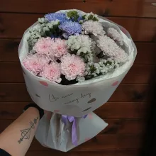 Букет из хризантем и статицы