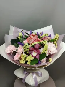 Сборный с хризантемой, розами, орхидеей