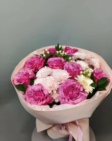 Сборный с розой и хризантемой