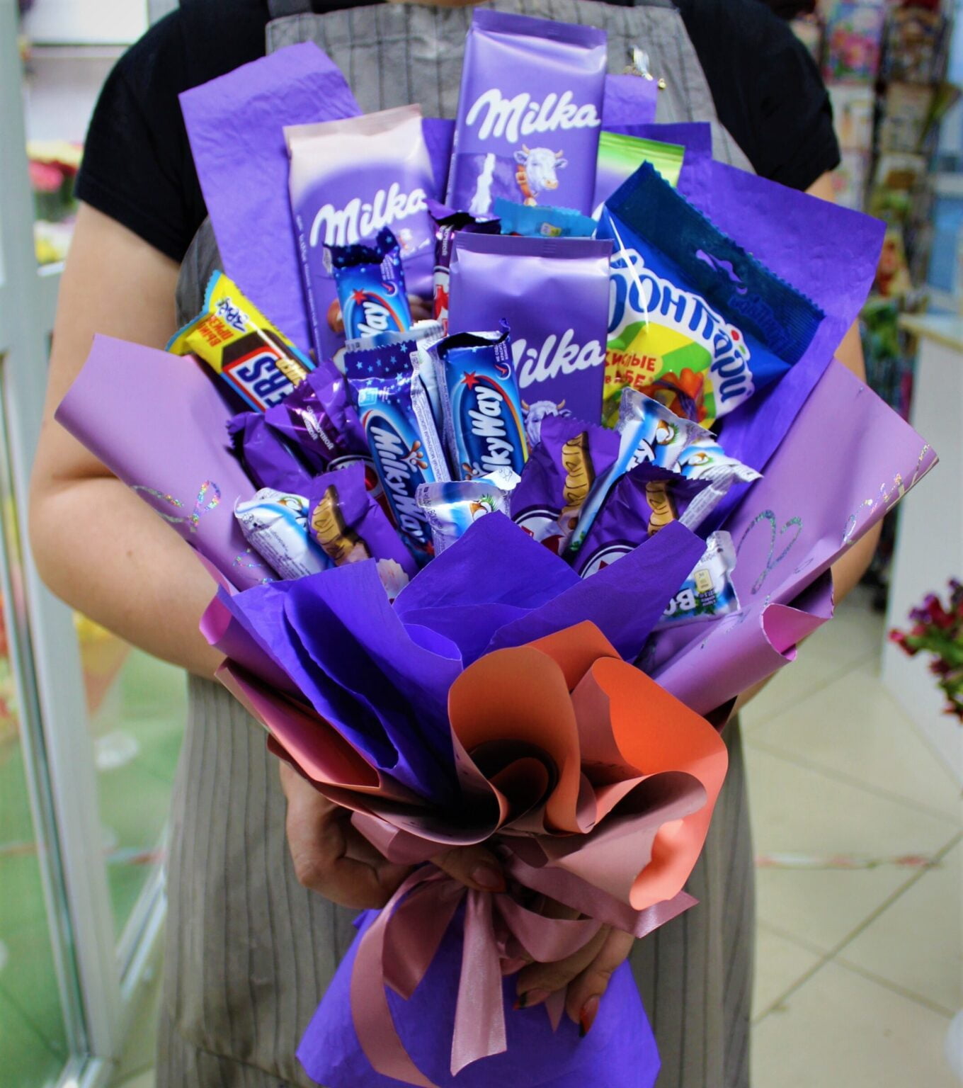 Заказать Букет из конфет и шоколада Milka в Омске | Магазин цветов ...