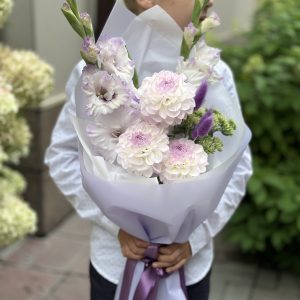 Букет с георгиной и гладиолусом . Цветы Омск